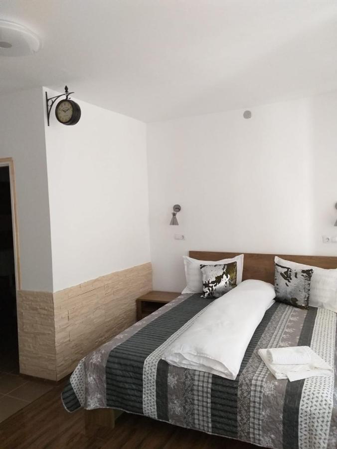 Sara House Apartment บิสตริซา ภายนอก รูปภาพ